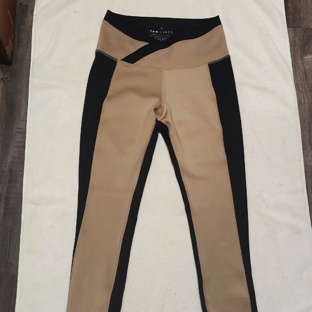 TAN + LINES Brand. tan and Black color  Sport Leggings.